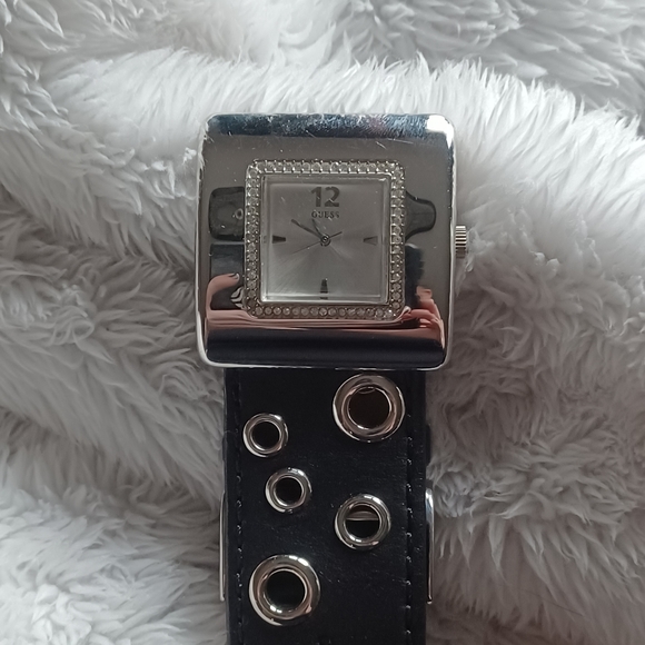 Woman's Guess Watch - Picture 8 of 16